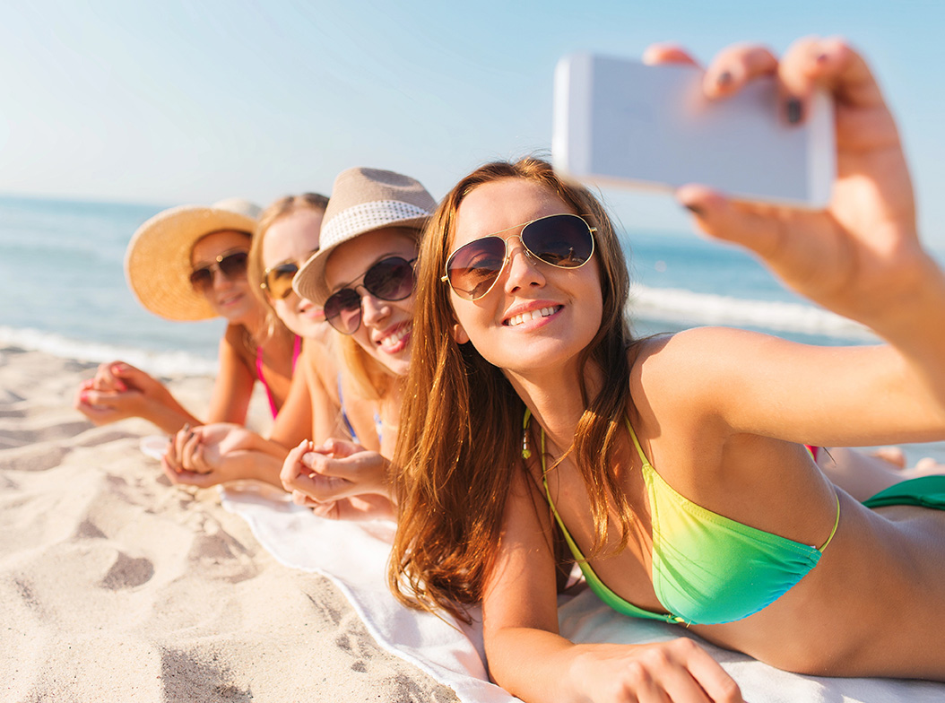 Young-women-on-the-beach Young-women-on-the-beach